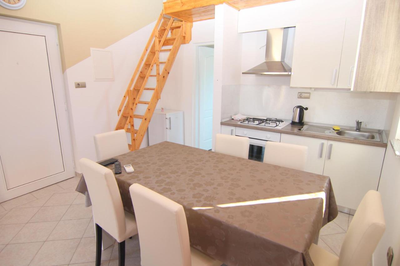 Apartments Ljubic Паг Екстериор снимка