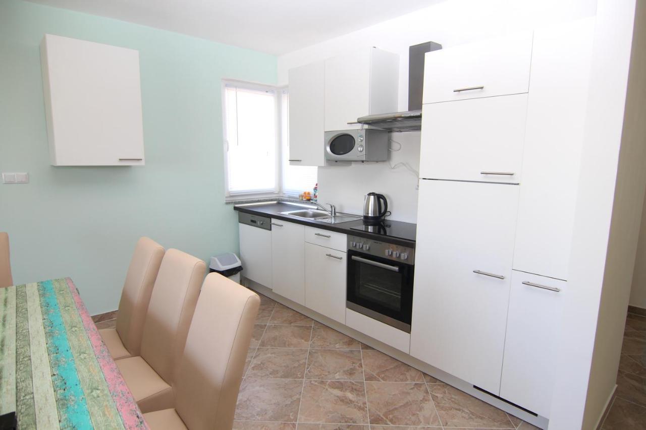 Apartments Ljubic Паг Екстериор снимка