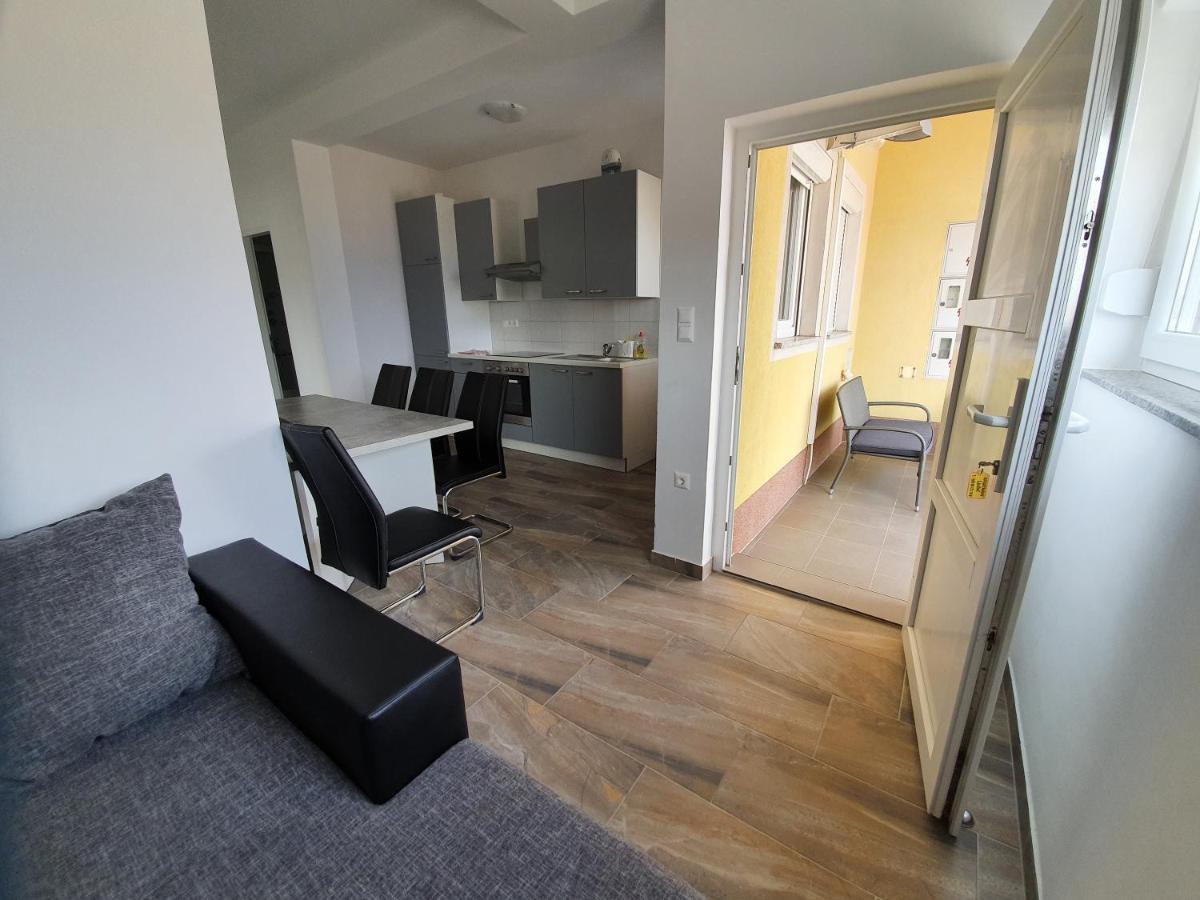 Apartments Ljubic Паг Екстериор снимка